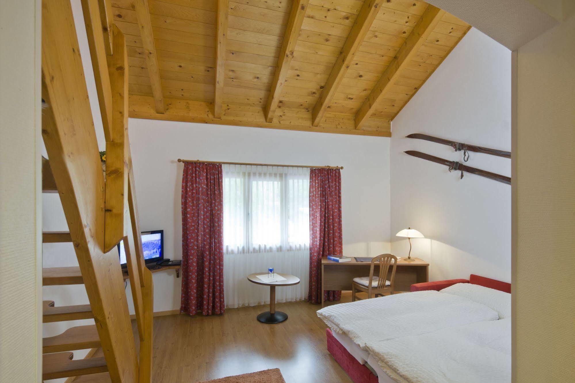 Hotel Massa Blatten bei Naters Esterno foto